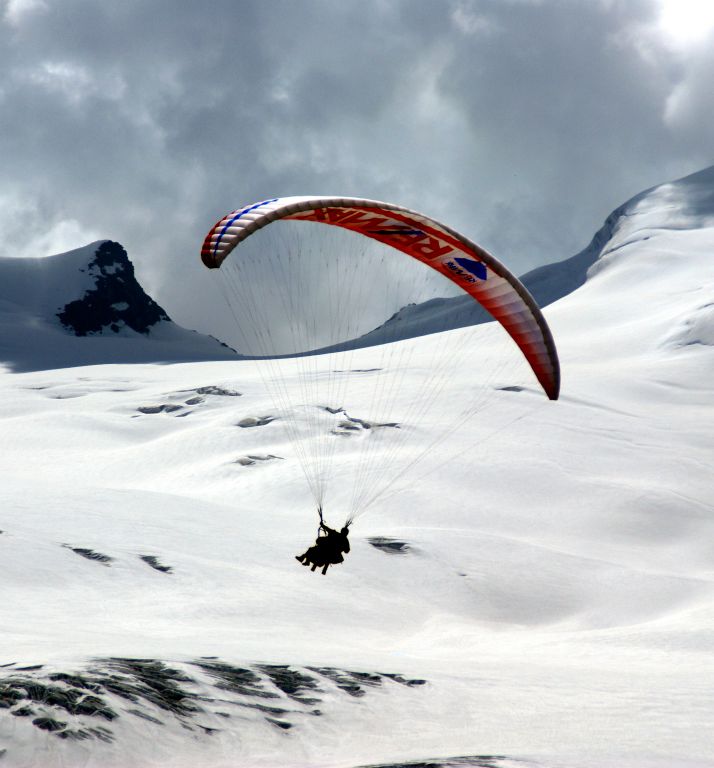 You can do tandem paragliding from Rothorn Paradise for about £80. Here’s a couple silhouetted against the Findelgletscher. Bonkers.